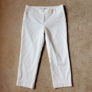 EUC! Ann Taylor LOFT white capris size 6